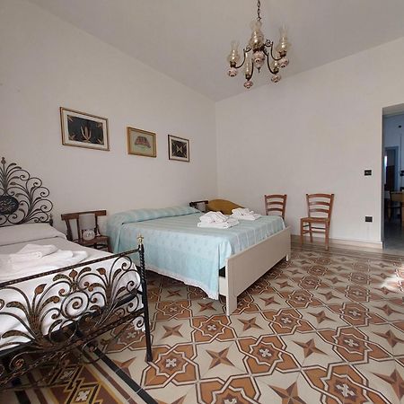 Casa Vacanze Zarinu Orgosolo Bagian luar foto