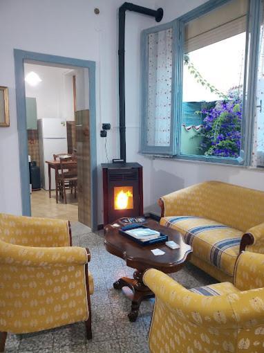 Casa Vacanze Zarinu Orgosolo Bagian luar foto
