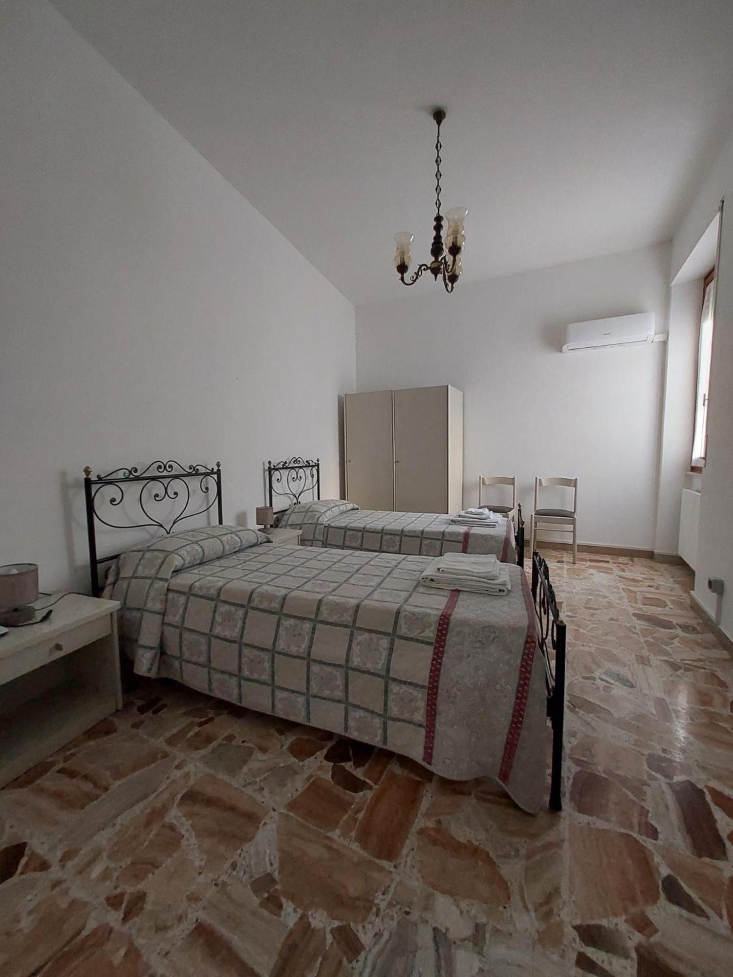 Casa Vacanze Zarinu Orgosolo Bagian luar foto